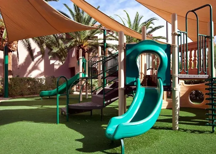 Enjoy Two Outdoor Pools In Setting 1bd Holiday home *