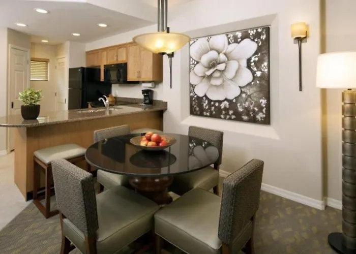 Enjoy Two Outdoor Pools In Setting 1bd Holiday home Scottsdale