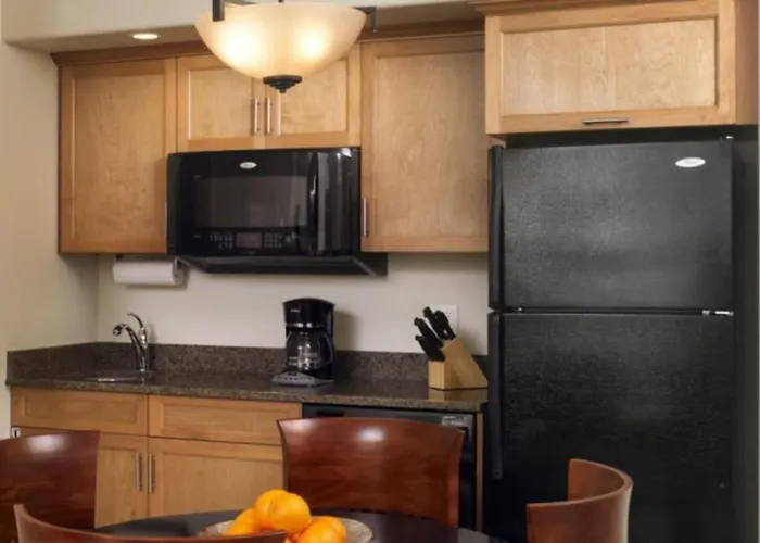 Enjoy Two Outdoor Pools In Setting 1bd Holiday home Scottsdale
